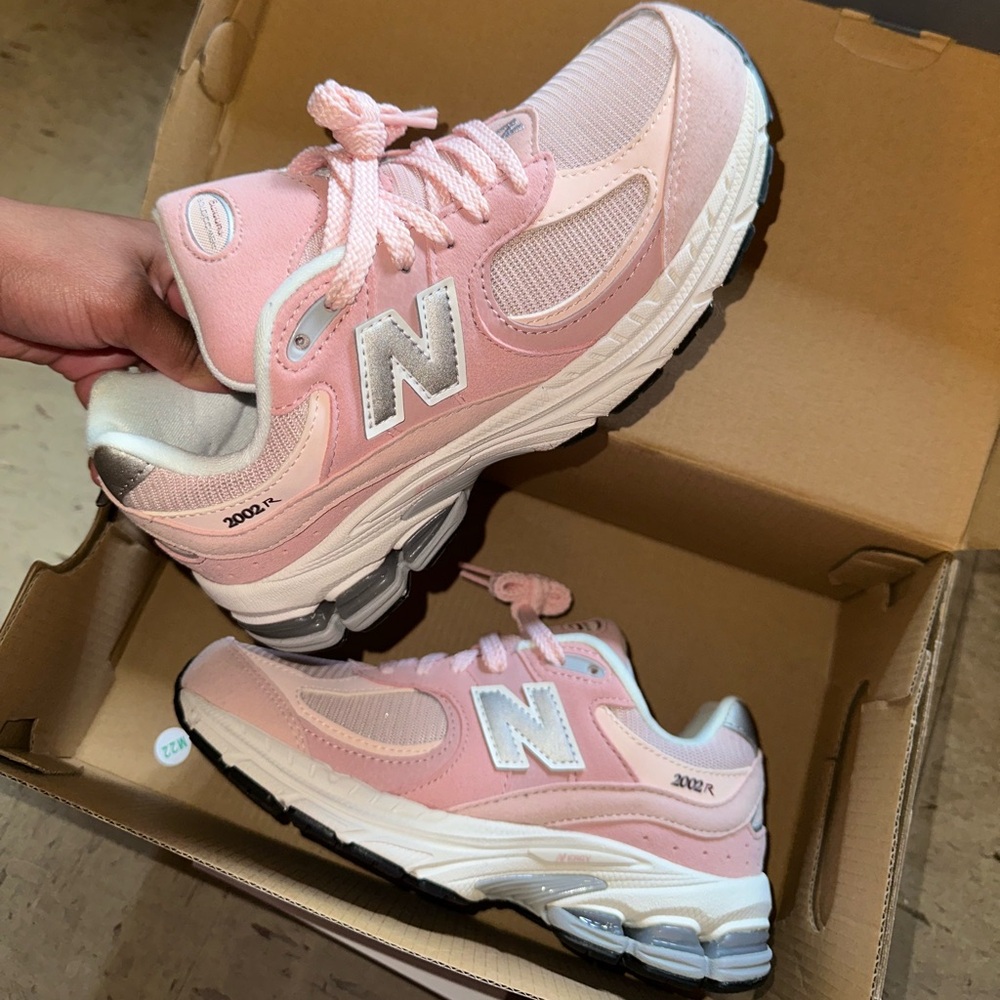 Pinks Sands New Balance 2002R